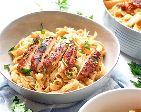 Blackened Chicken Tender Alfredo with Fettuccini - calories, carbs, nutrition