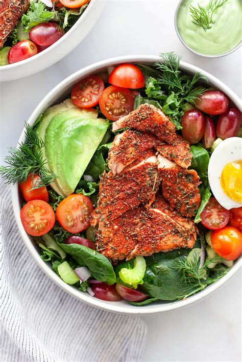 Blackened Salmon Salad - calories, carbs, nutrition