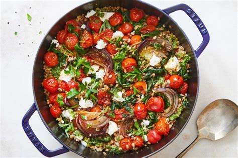 Blistered Tomato, Spinach and Rice Breakfast Bowl - calories, carbs, nutrition