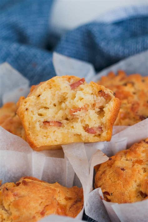 Blue Cheese & Bacon Muffin Croutons - calories, carbs, nutrition