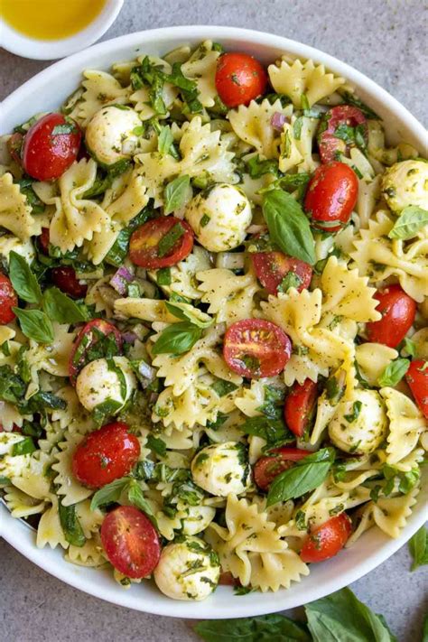 Bow Tie Spinach Carbonara Salad - calories, carbs, nutrition