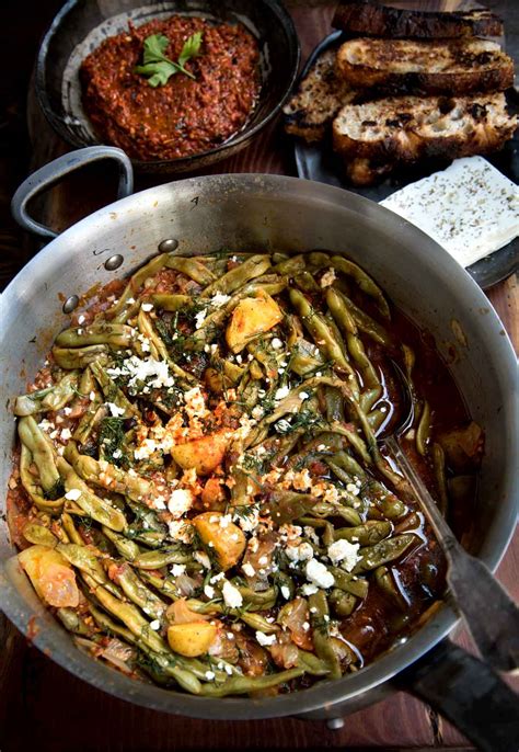 Braised Greens with Roasted Red Peppers - calories, carbs, nutrition