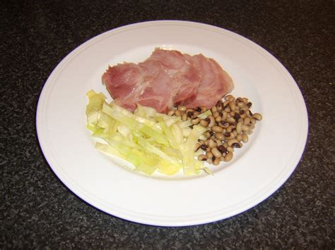 Braised Ham with Black Eyed Peas & Kale - calories, carbs, nutrition