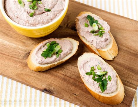 Braunschweiger-Liverwurst On White with Creamy Cole Slaw - calories, carbs, nutrition