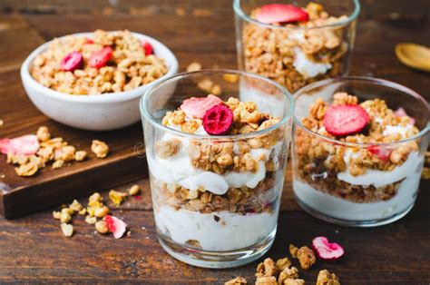 Breakfast Muesli Parfait with Dried Fruits and Nuts - calories, carbs, nutrition