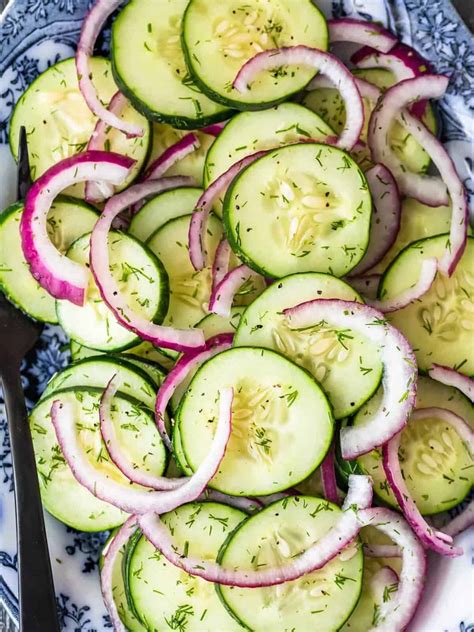 Brie with Cucumbers, Red Onions and Spinach - calories, carbs, nutrition