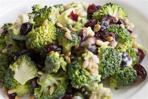 Broccoli Salad with Cranberries and Sunflower Seeds - calories, carbs, nutrition