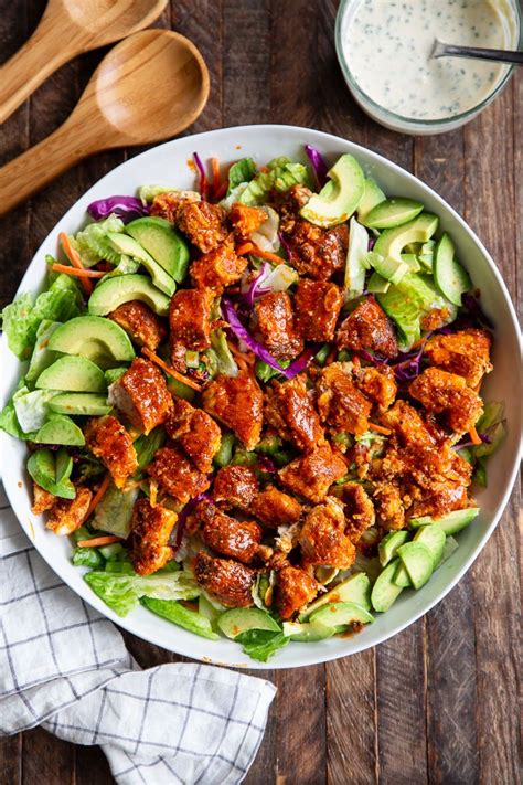 Buffalo Chicken Hand Tossed Salad - calories, carbs, nutrition