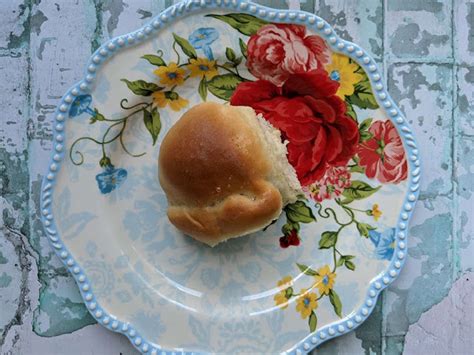 Butter and Egg Dinner Roll - calories, carbs, nutrition