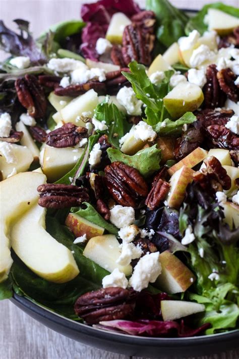 Butter Lettuce with Apples, Pecans and Feta - calories, carbs, nutrition