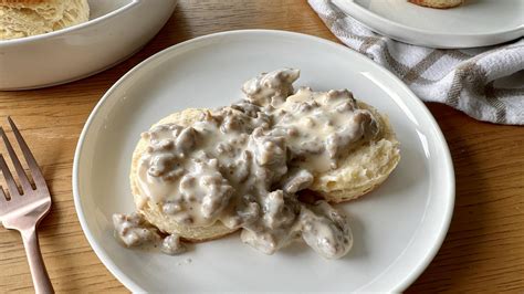 Buttermilk Biscuits & Sausage Gravy (22593.3) - calories, carbs, nutrition