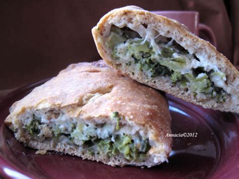 Calzone Broccoli & Cheddar 7" Dough - calories, carbs, nutrition