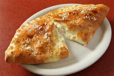 Calzone Classic Cheese 7" Dough - calories, carbs, nutrition