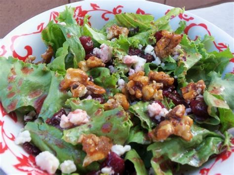 Candied Walnut Gorgonzola Salad - calories, carbs, nutrition