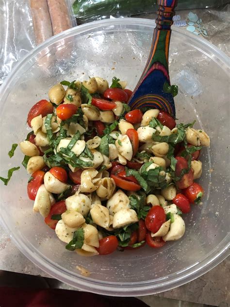 Caprese Pasta Salad - calories, carbs, nutrition