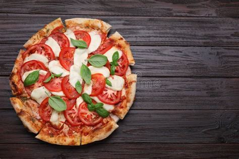 Caprese Pizza - calories, carbs, nutrition