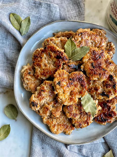 Carrot Bread with Low Fat Yogurt and Chicken Sausage Patties (400HS) - calories, carbs, nutrition