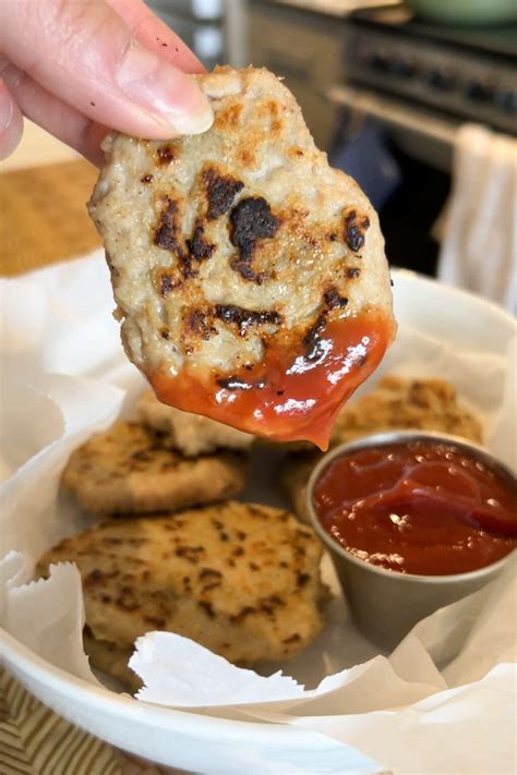 Carrot Bread with Low Fat Yogurt and Chicken Sausage Patties (600HS) - calories, carbs, nutrition