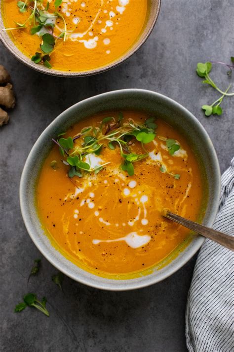 Carrot Ginger Soup topped with a Basil Greek Yogurt, with a side of Farro Pilaf (400VEG) - calories, carbs, nutrition