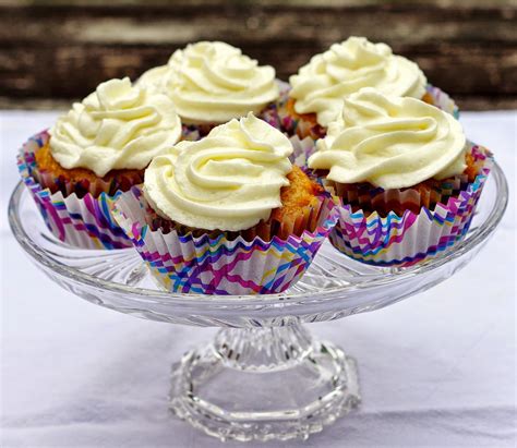 Carrot, Orange and Golden Raisin Cupcake - calories, carbs, nutrition