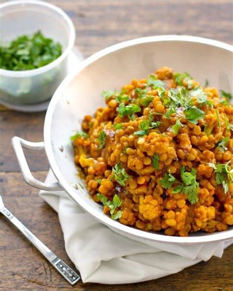 Cauliflower Pea & Lentil Curry (v) - calories, carbs, nutrition