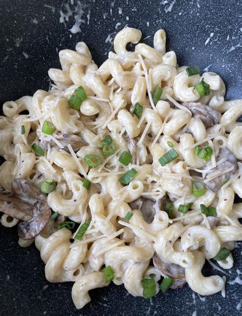 Cavatappi with Herbs and Garlic - calories, carbs, nutrition