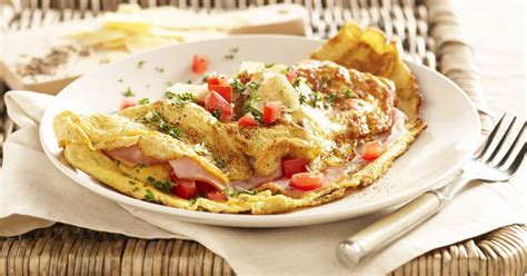 Cheddar Cheese, Ham & Tomato Omelette - calories, carbs, nutrition