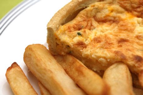 Cheddar Cheese & Onion Quiche - calories, carbs, nutrition