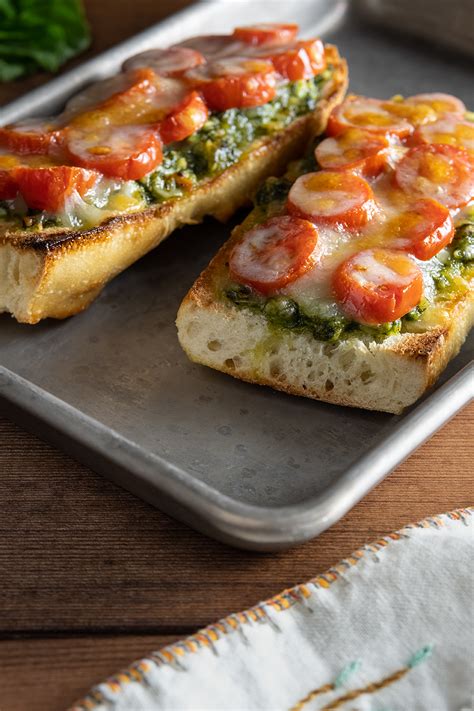 Cheddar & Tomato Baguette - calories, carbs, nutrition