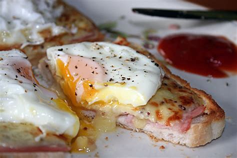 Cheesy Hamy Eggy - calories, carbs, nutrition