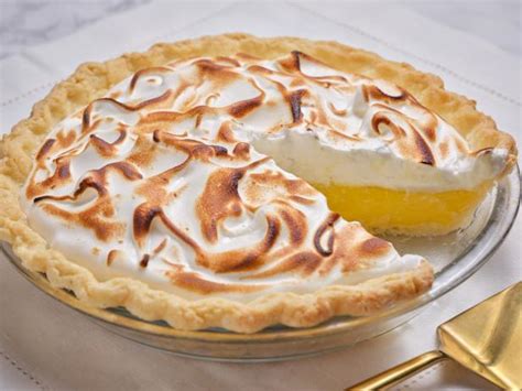 Chef Pierre Lemon Meringue Hi-Pie - calories, carbs, nutrition