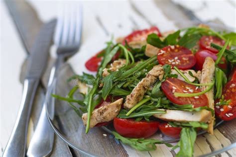 Cherry Tomato and Arugula Salad - calories, carbs, nutrition