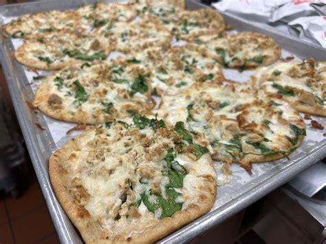 Chicken Alfredo Flatbread - calories, carbs, nutrition