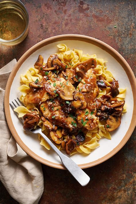 Chicken and Mushroom Noodle Marsala with Seasoned Broccoli - calories, carbs, nutrition