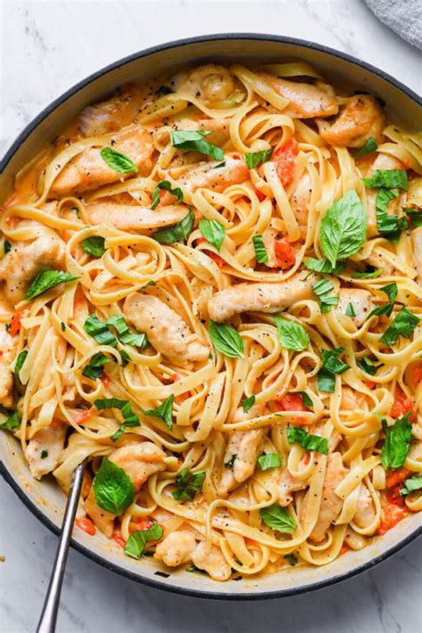 Chicken and Pasta in Tomato and Basil Sauce - calories, carbs, nutrition