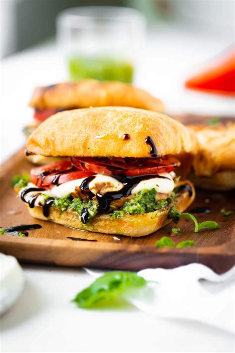 Chicken, Basil Pesto, Roasted Red Pepper and Mozzarella Sandwich - calories, carbs, nutrition