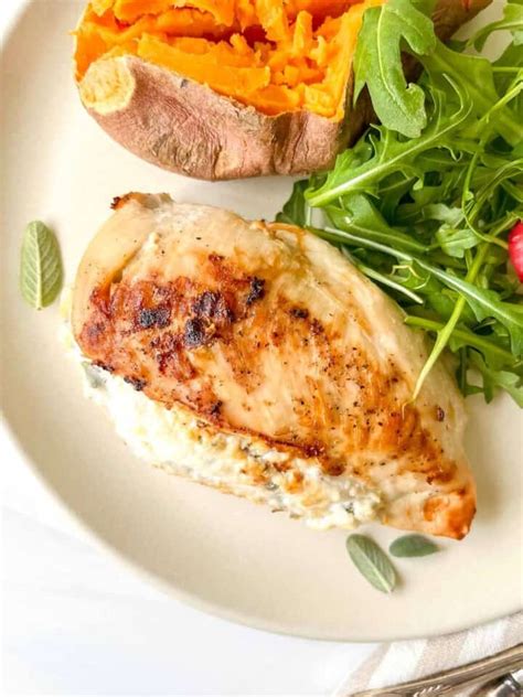 Chicken Breast Stuffed with Herb Ricotta, on a Bed of Mixed Peppers and Green Beans - calories, carbs, nutrition