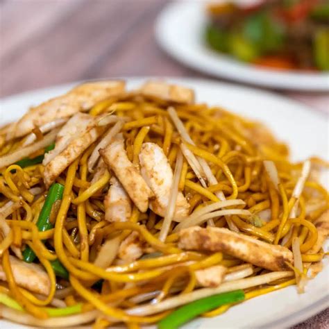 Chicken Chow Mein (81422.3) - calories, carbs, nutrition