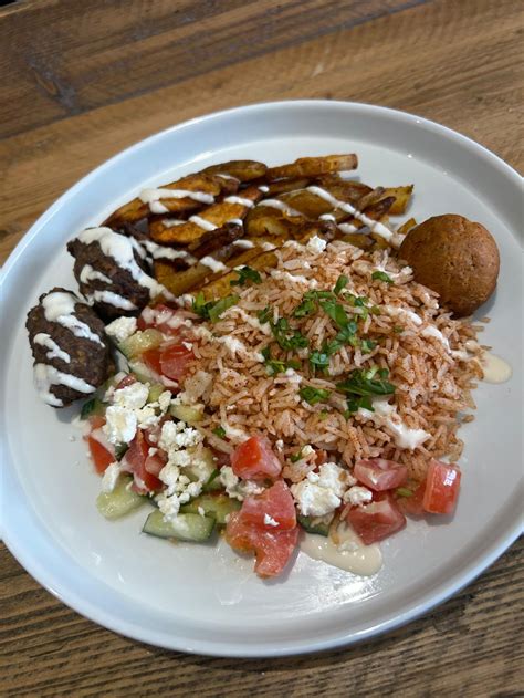 Chicken Salad Mezze Box with Naan - calories, carbs, nutrition