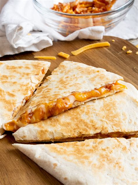 Chili Cheese Quesadillas with Salsa Cruda - calories, carbs, nutrition