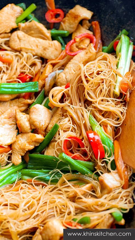 Chilli Chicken, Vegetable & Rice Noodle Stir Fry - calories, carbs, nutrition