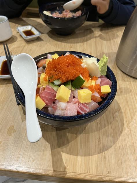 Chirashi - calories, carbs, nutrition