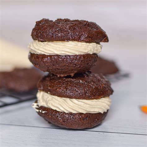 Chocolate Peanut Butter Whoopie Pie - calories, carbs, nutrition