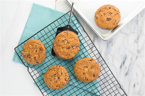 Chunky Chocolate Supreme Cookie - calories, carbs, nutrition