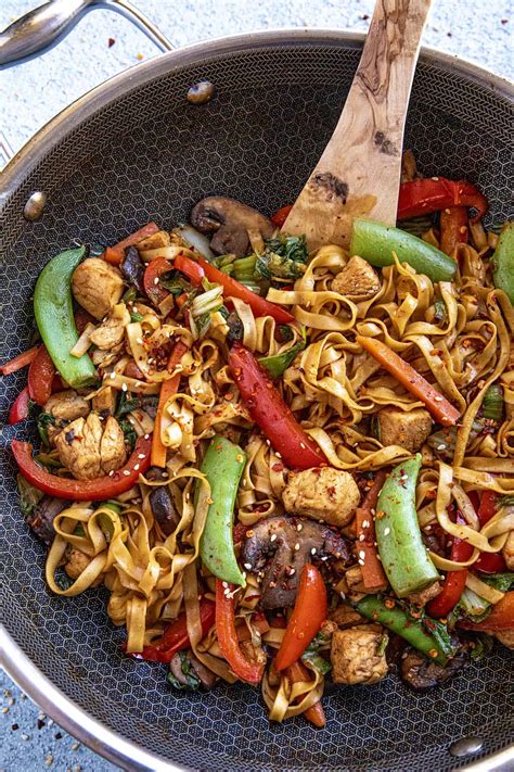 Cilantro Chili Chicken Lo Mein - calories, carbs, nutrition