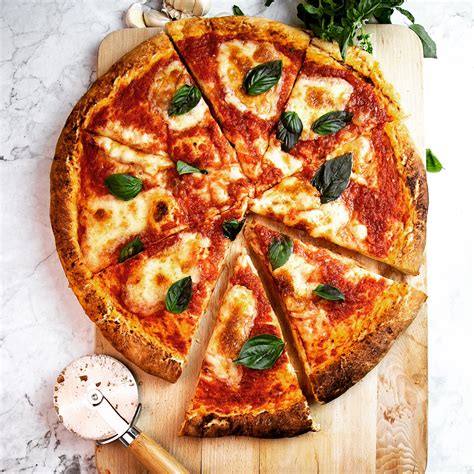 Classic Margherita Pizza (13922.4) - calories, carbs, nutrition