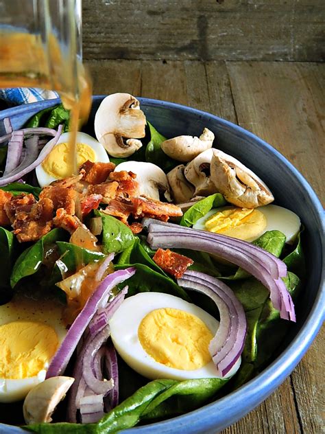 Classic Spinach Salad - calories, carbs, nutrition