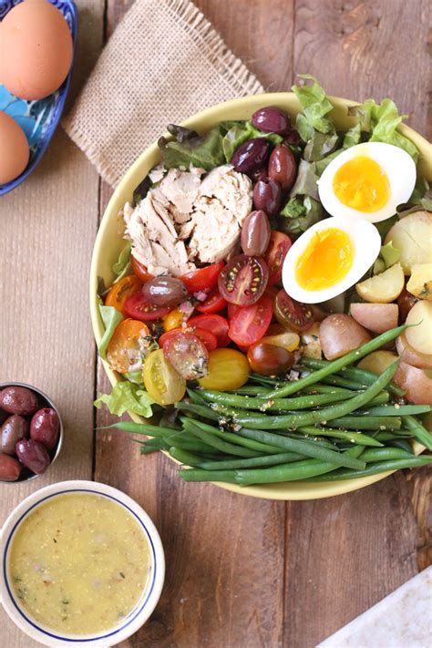 Classique Nicoise Salad - calories, carbs, nutrition