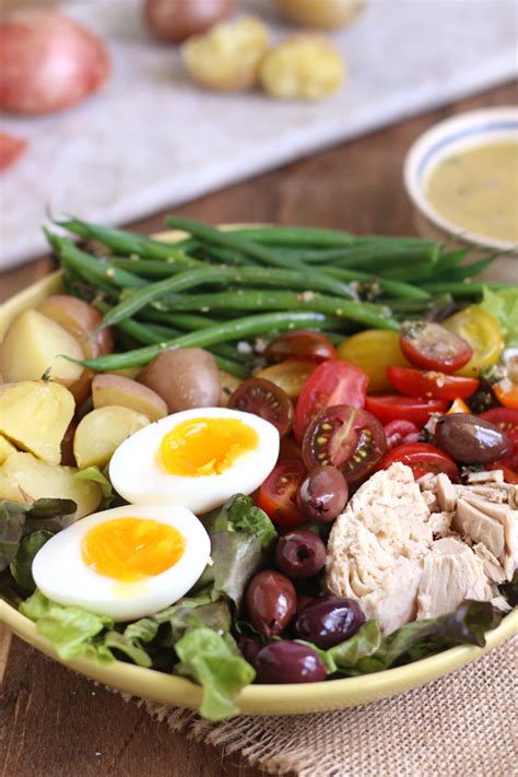 Classique Nicoise Salad Plate - calories, carbs, nutrition