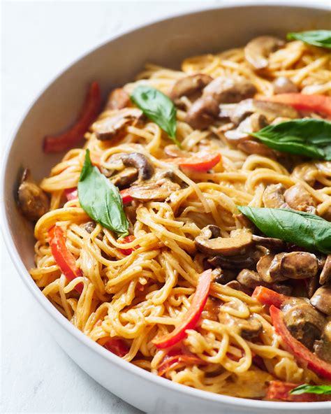 Coconut Curry Noodles and Peanuts (13689.0) - calories, carbs, nutrition